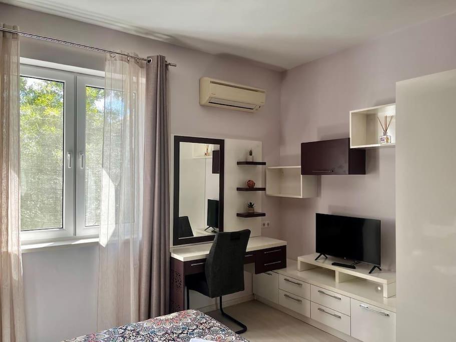 Cozy 2Br Oasis In Central Burgas Exteriör bild