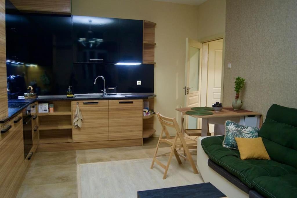 Cozy 2Br Oasis In Central Burgas Exteriör bild