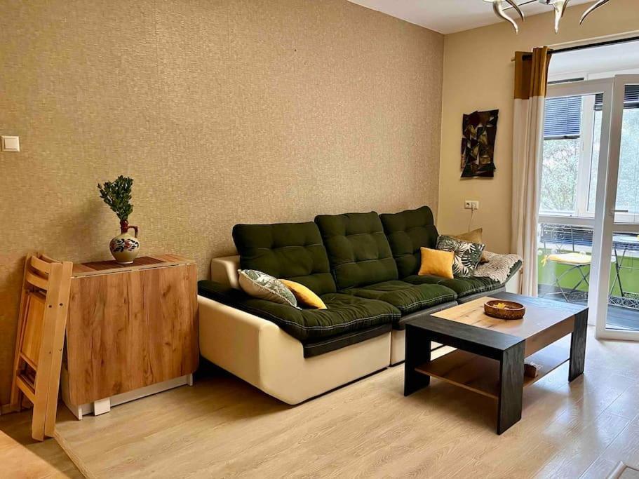 Cozy 2Br Oasis In Central Burgas Exteriör bild